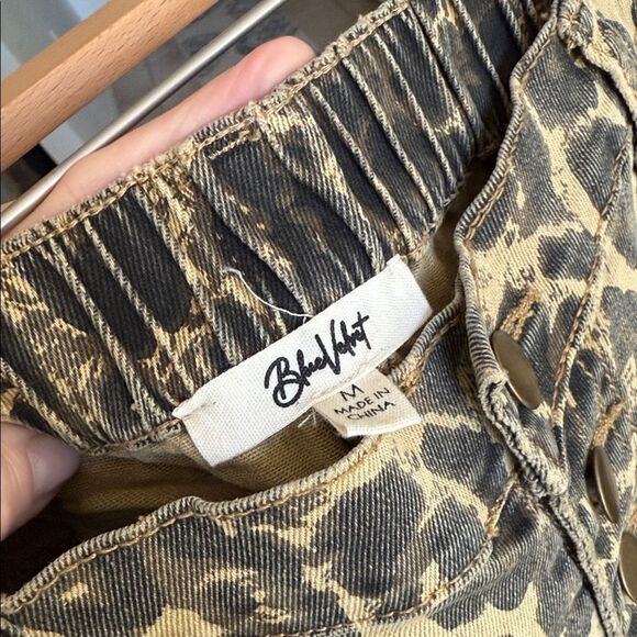 Bluevelvet Boutique Brown Leopard Print Wide Leg Raw Hem Trendy Jeans - Picture 8 of 9